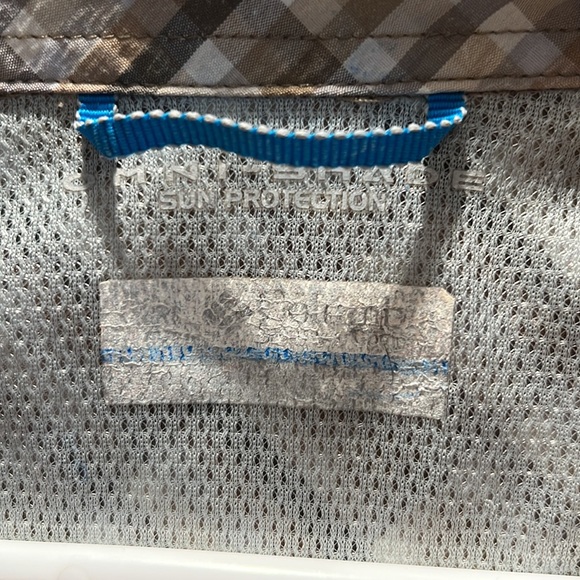 Columbia short sleeve shirt with sun protection in back vents - Picture 4 of 14